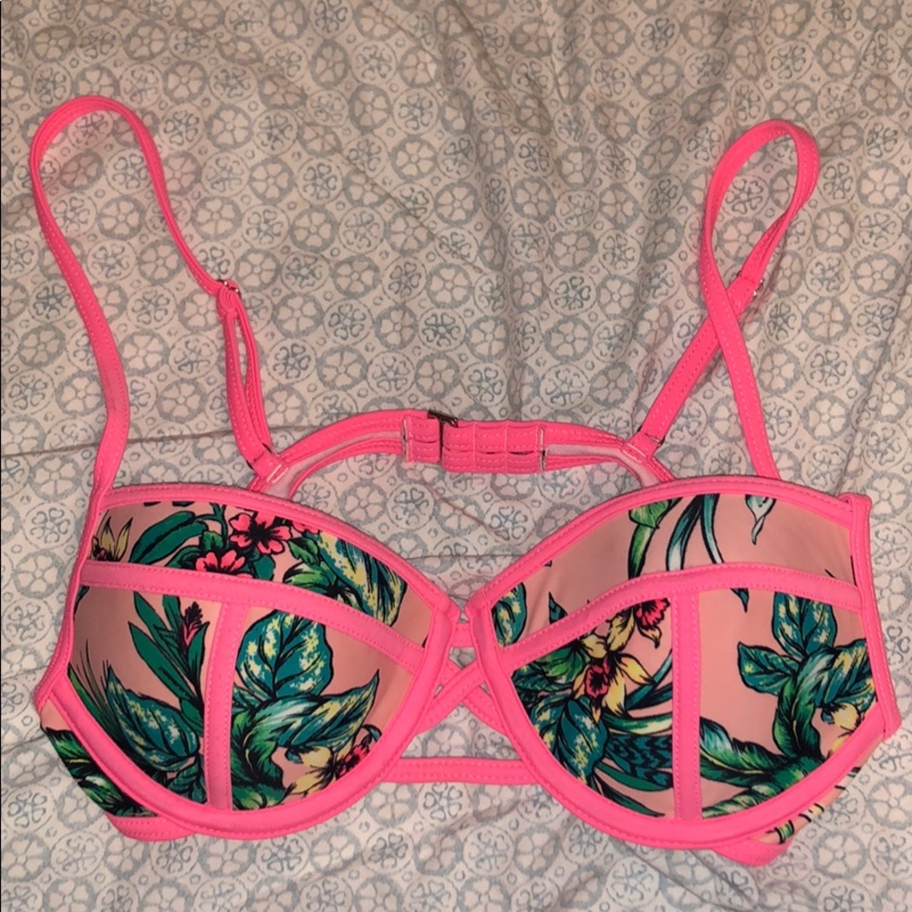 Bathing suit top !